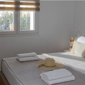 4 bedroom villa with pool by the sea, near Corfu town, sleeps 8